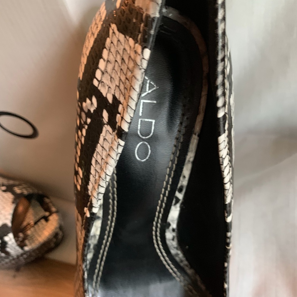 Pumps - Picture 3 of 4